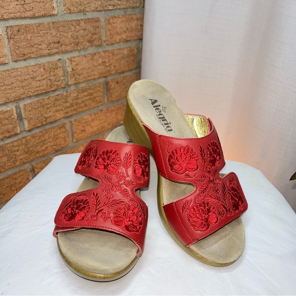 Alegria Linn red leather embroidered flower slip-on wedge sandals - EU 39 - Picture 6 of 9